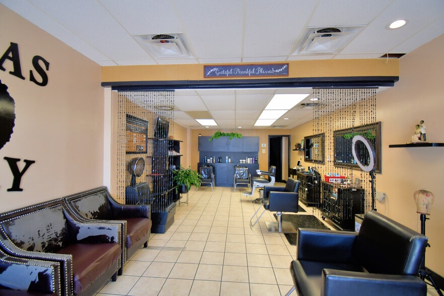 More Photos Of 128 E Orange Ave, Lake Wales General Retail For Sale