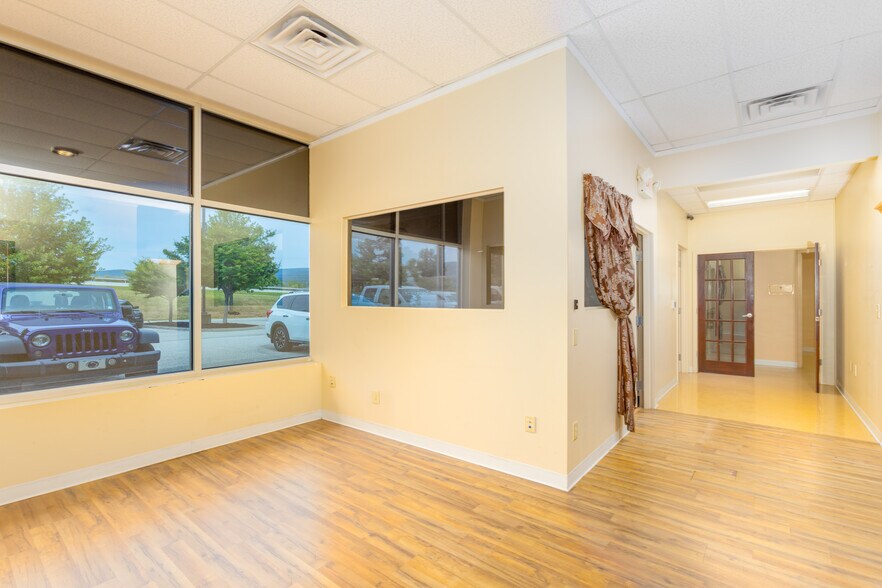 More Photos Of 100 Ridgeview Dr, Smithfield Storefront For Sale