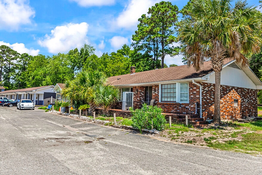 More Photos Of 1443 Hwy 17 N, Little River Hotel For Sale