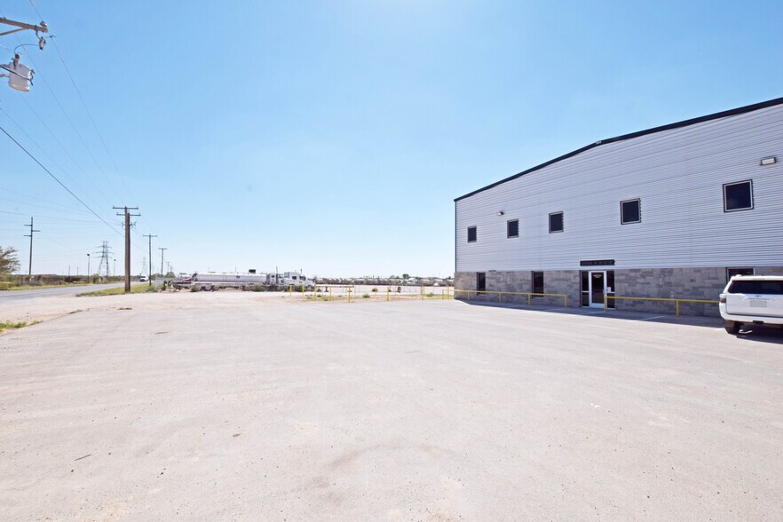 More Photos Of 2250 Dixie Blvd, Odessa Industrial For Sale