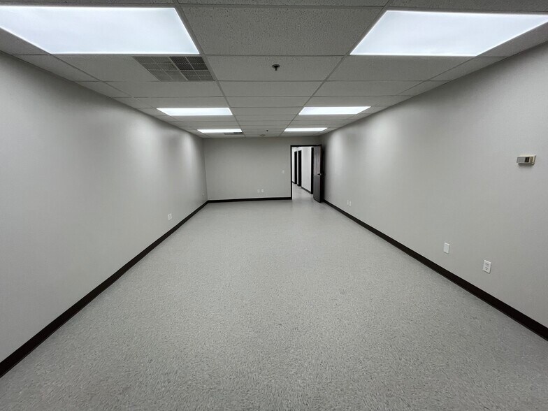 More Photos Of 5400 SW 33rd St, Oklahoma City Warehouse For Lease