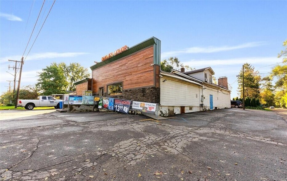 More Photos Of 1209 W Oakley Park Rd, Wolverine Lake Apartments For Sale