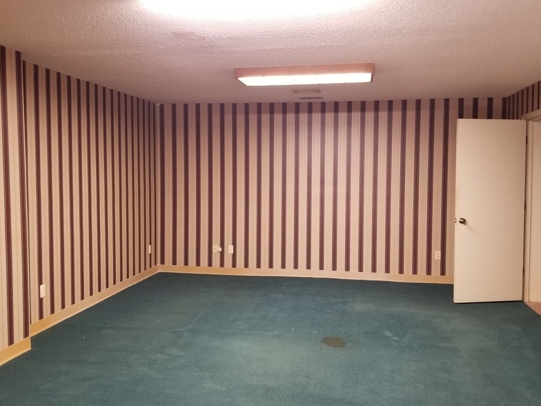 More Photos Of 802 E Nash St, Spring Hope Flex For Lease