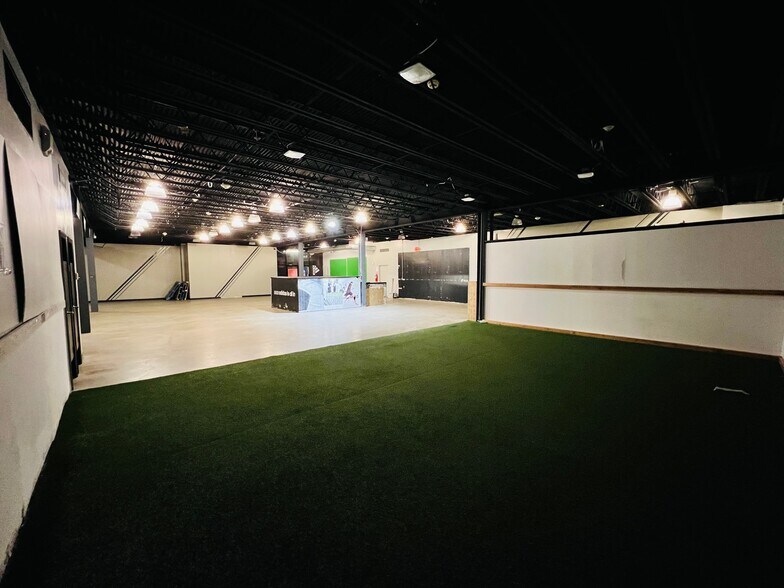 More Photos Of 183 S Broadway, Hicksville Office For Lease