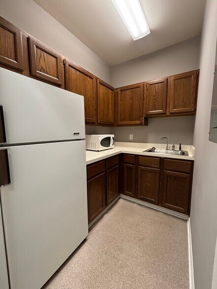 More Photos Of 3809 Forrestgate Dr, Winston-Salem Medical For Lease