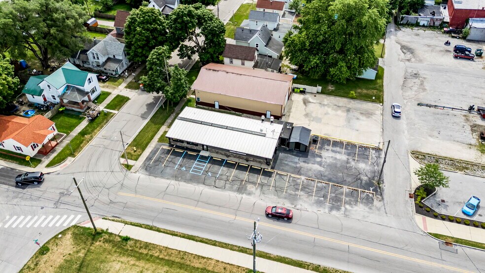 More Photos Of 770 E Franklin St, Huntington Restaurant For Sale