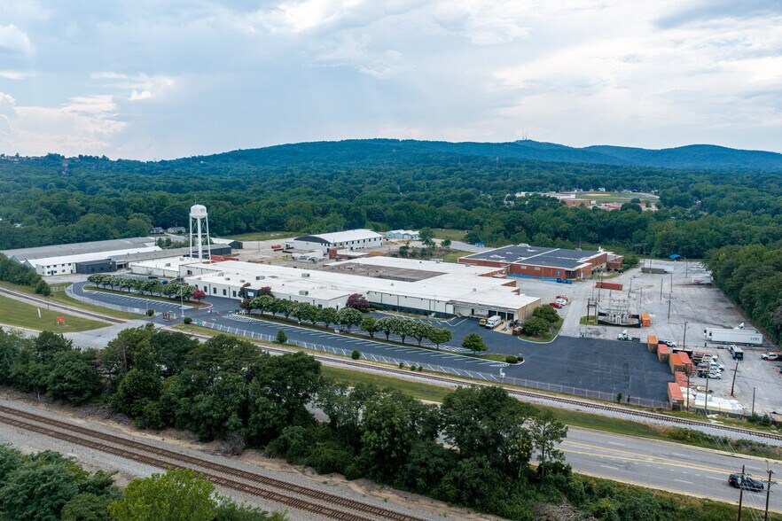 More Photos Of 1801 Rutherford Rd, Greenville Light Manufacturing For Lease