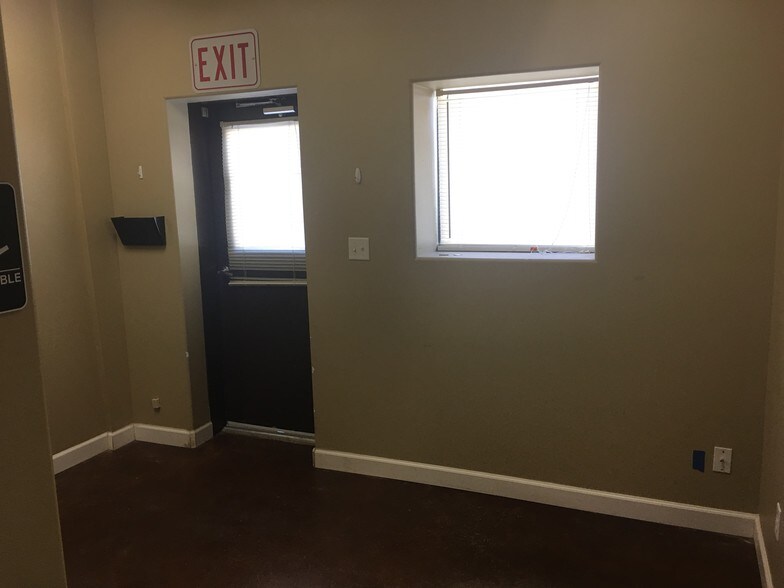 More Photos Of 1427 Tiger Dr, Thibodaux Light Distribution For Lease