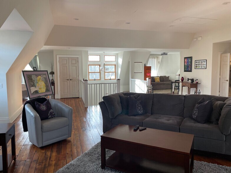 More Photos Of 301 Meyers Ave, Meyersdale Hotel For Sale