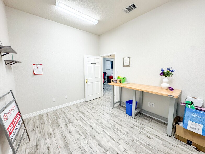 More Photos Of 15901 Central Commerce Dr, Pflugerville Office For Lease