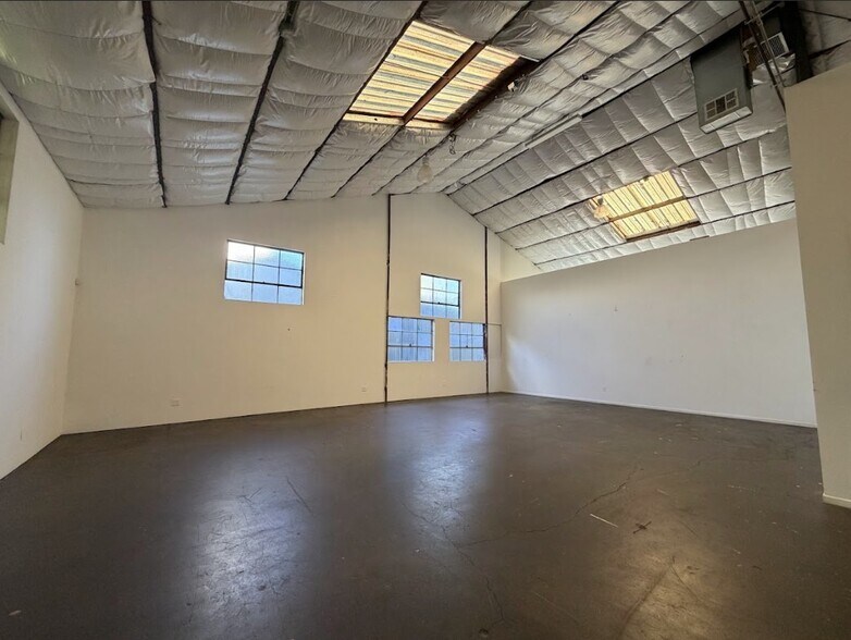 More Photos Of 1989 Blake Ave, Los Angeles Manufacturing For Lease
