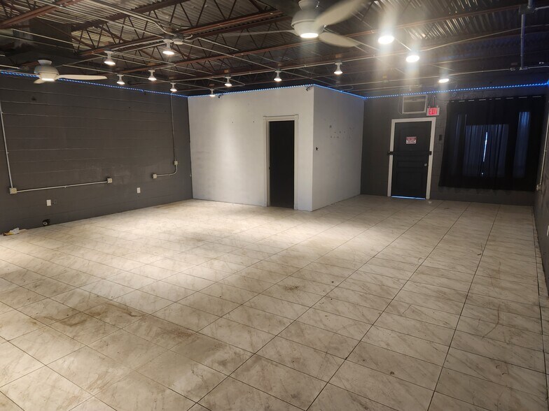 More Photos Of 104 E 38th St, Odessa Storefront For Lease