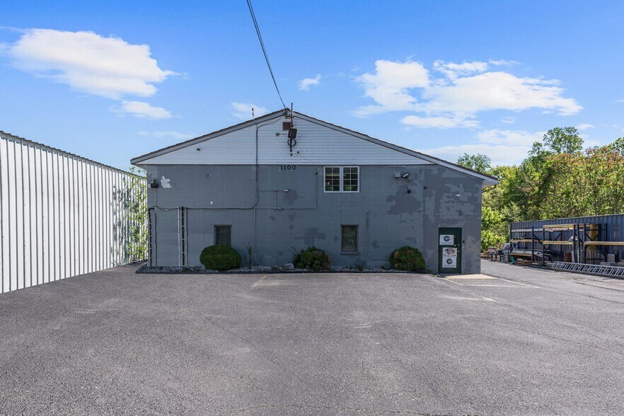 More Photos Of 1100 Batavia Farm Rd, Rosedale Warehouse For Sale