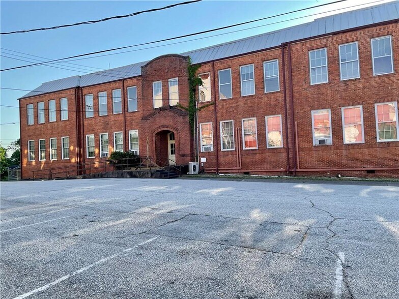 More Photos Of 201 N College St, Walhalla Specialty For Sale