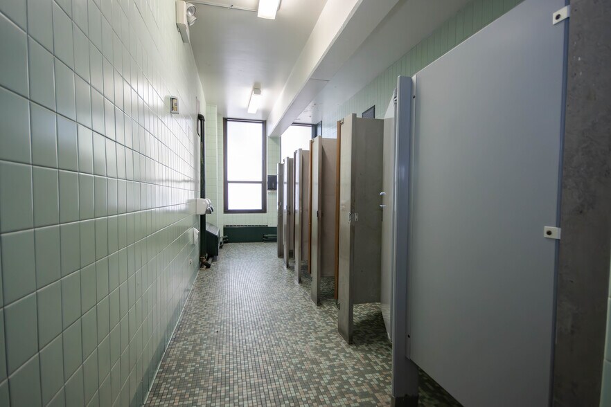 More Photos Of 819 & 831-847 N Leamington Ave, Chicago Schools For Sale