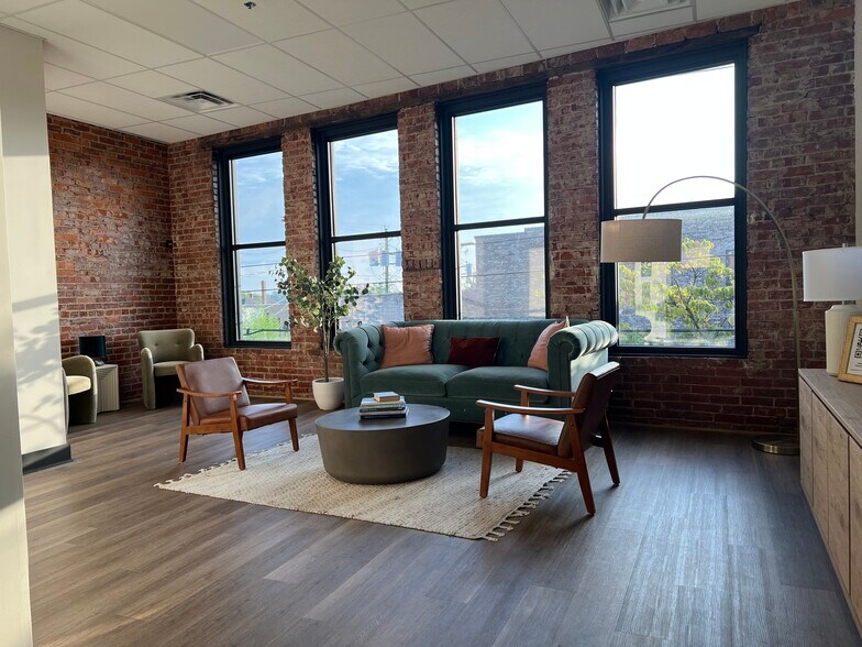 More Photos Of 105 N High St, Winchester Storefront Retail Office For Lease