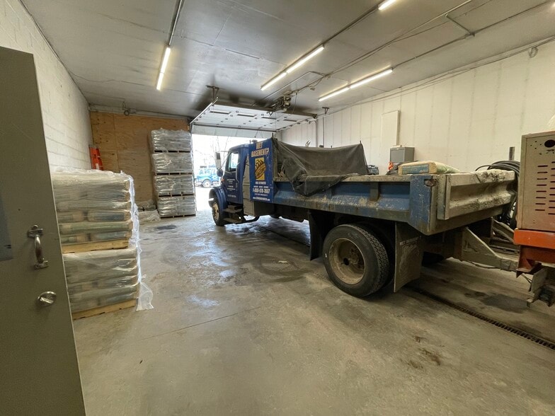 More Photos Of 5333-5337 Lakeland Ave, Minneapolis Freestanding For Sale