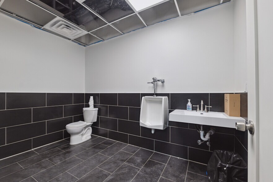 More Photos Of 2502 E Michigan Ave, Ypsilanti Freestanding For Lease