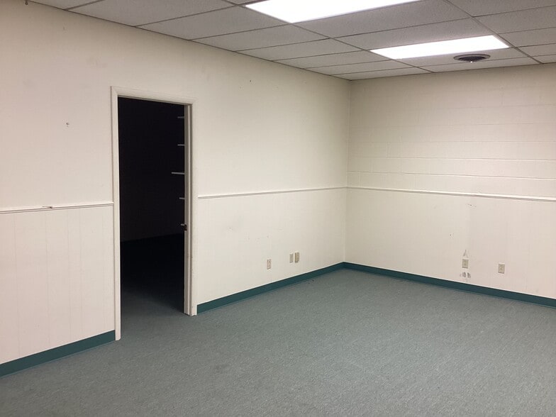 More Photos Of 402 W Main St, Stroud Storefront For Sale