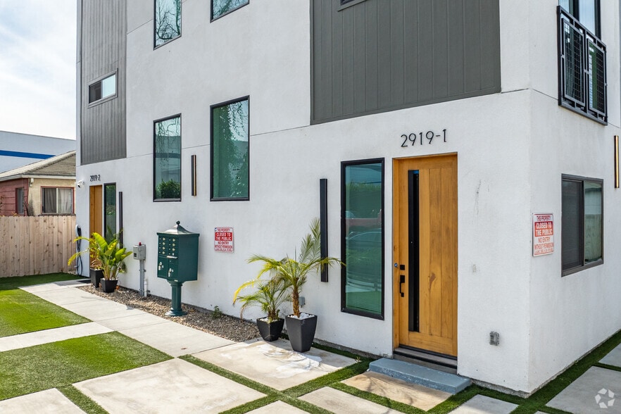 More Photos Of 2921 S Burnside Ave, Los Angeles Apartments For Sale