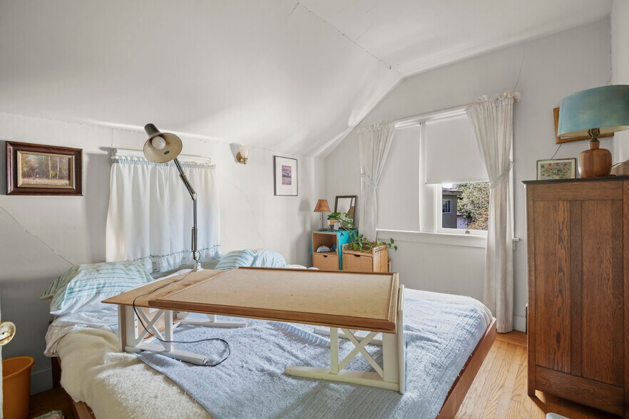 More Photos Of 322 Athol Ave, Oakland Multifamily For Sale