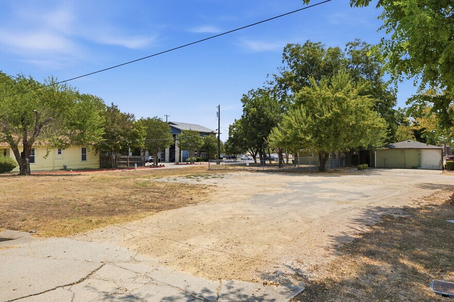 More Photos Of 208 E Hwy 79 St, Hutto Daycare Center For Lease