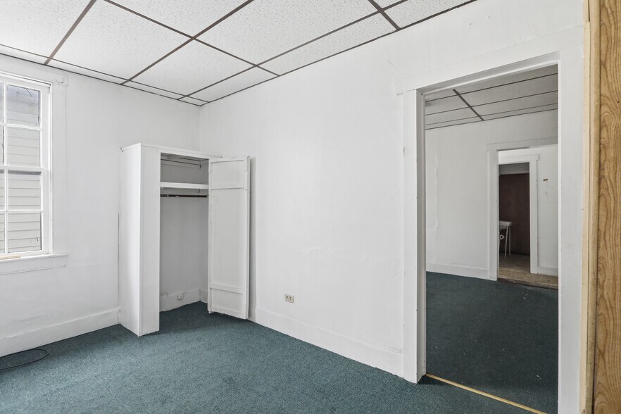 More Photos Of 14811 Broadway Ave, Frostburg Bar For Sale