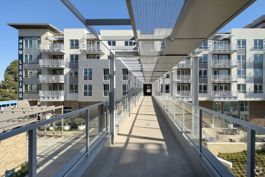 More Photos Of 585 Anton Blvd, Costa Mesa Apartments For Lease