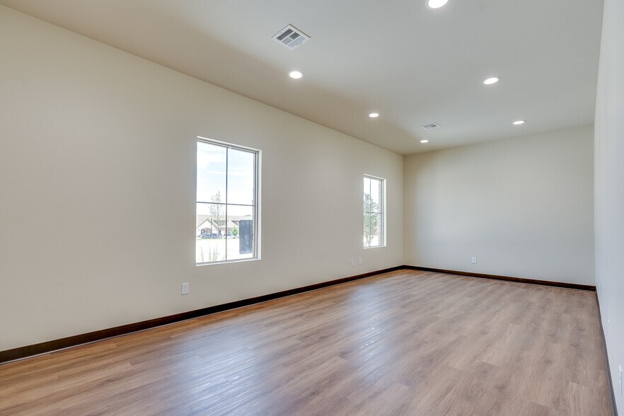 More Photos Of 710 Colony Dr, Ada Office For Lease
