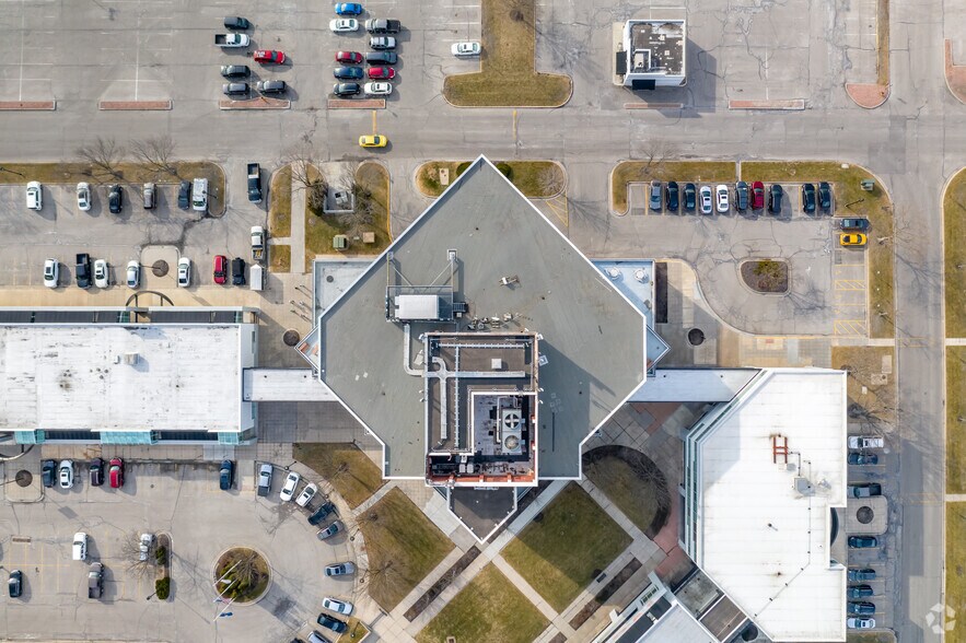 More Photos Of 7171 W 95th St, Overland Park Unknown For Lease