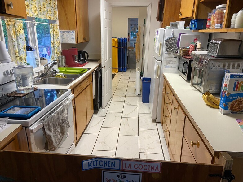 More Photos Of 105 NE 193rd St, Shoreline Flex For Lease