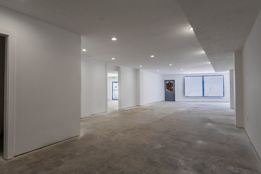 More Photos Of 5701 N Michigan Rd, Indianapolis Freestanding For Sale