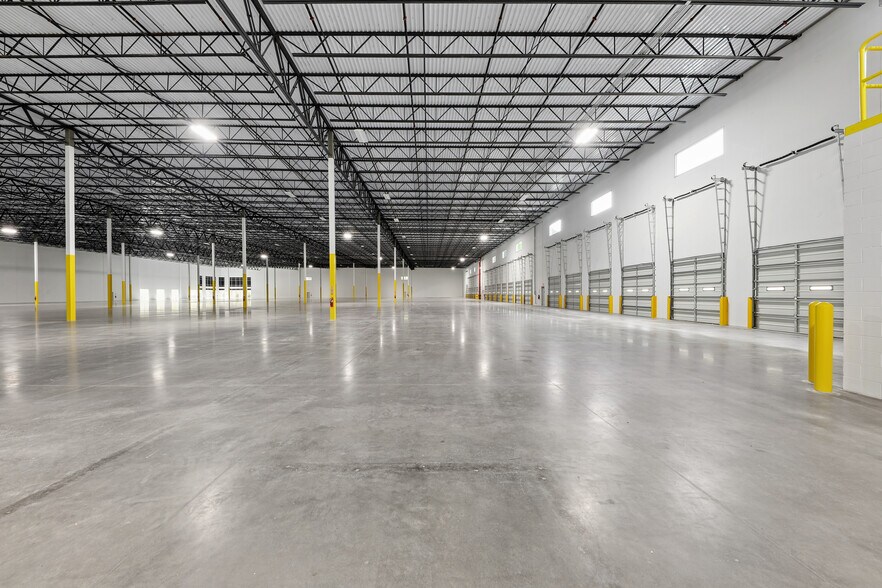 More Photos Of 3945 Gilbert Rd, Atlanta Distribution For Lease
