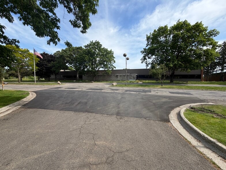 More Photos Of 850 Ladd Rd, Walled Lake Warehouse For Sale