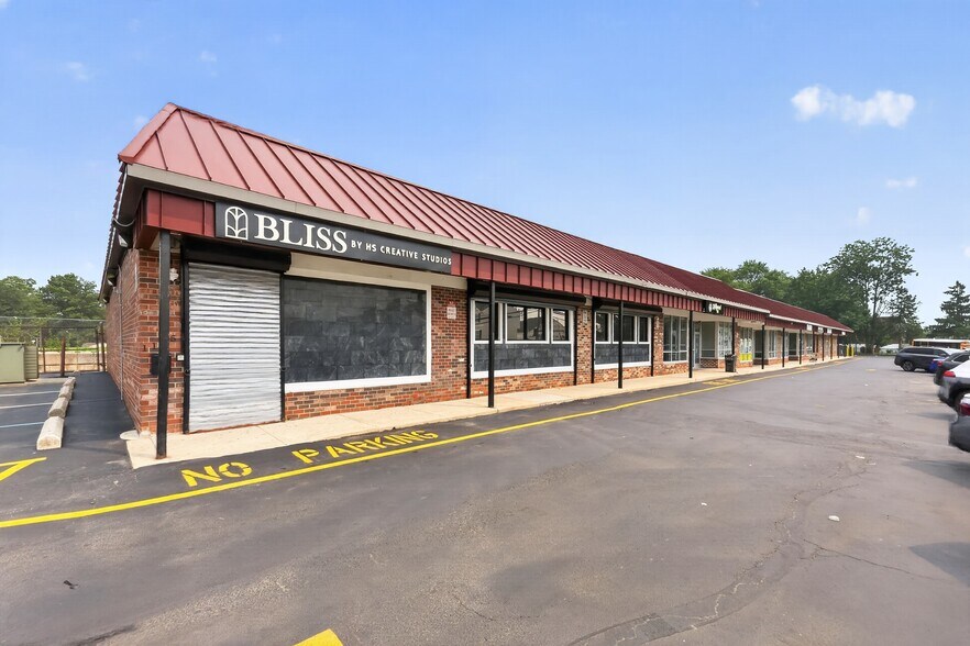 More Photos Of 1111-1135 Powell Rd, Brookhaven Freestanding For Sale