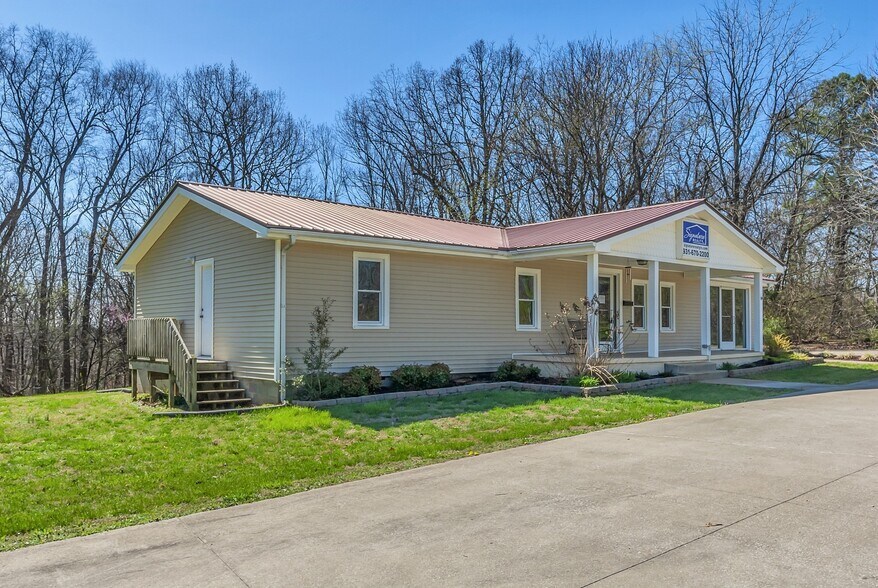 More Photos Of 5652 Highway 100, Lyles General Retail For Sale