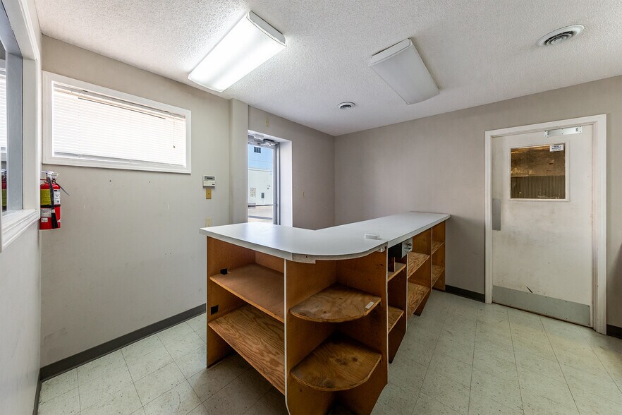 More Photos Of 624 S 7th St, Saint Joseph Industrial For Sale