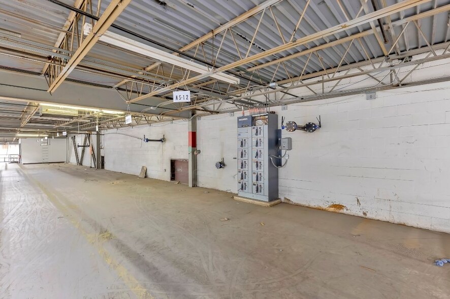 More Photos Of 1001 Ed Rutherford Dr, Greenville Manufacturing For Lease