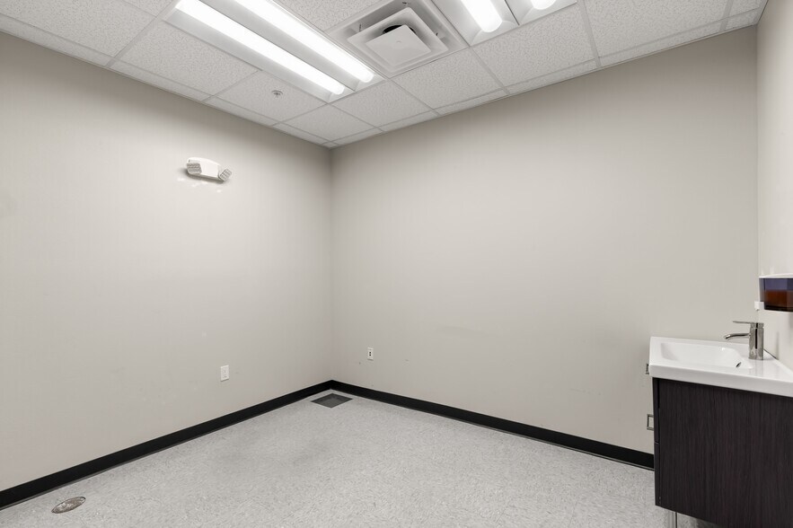 More Photos Of 2100 1st Ave S, Saint Petersburg Medical For Sale
