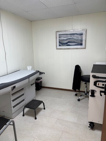 More Photos Of 707-709 N Palestine St, Athens Medical For Lease