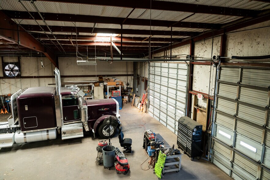 More Photos Of 1630 N Interstate 35 E, Lancaster Flex For Sale