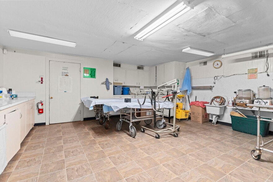 More Photos Of 403 W Sterling St, Baytown Funeral Home For Sale