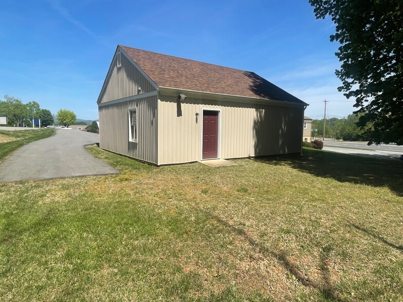 More Photos Of 102 Annjo Ct, Forest Office For Lease