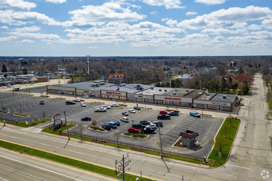 More Photos Of 4623 75th St, Kenosha Freestanding For Lease