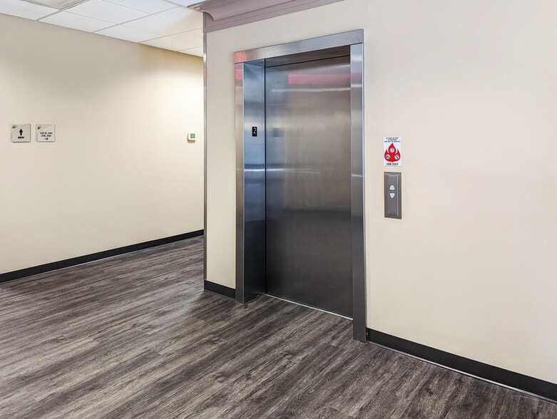 More Photos Of 19420 Golf Vista Plz, Leesburg Medical For Sale