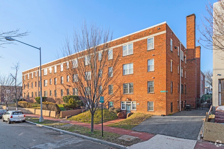 More Photos Of 201 16th St NE, Washington Apartments For Sale