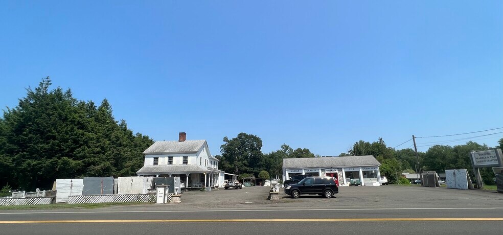 802 Main St