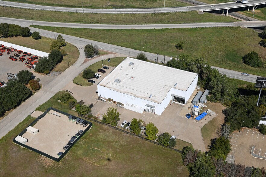 More Photos Of 4924 Cambridge Rd, Fort Worth Distribution For Lease