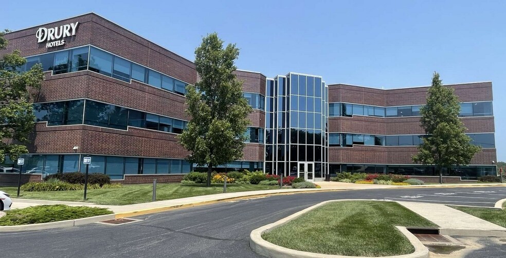 More Photos Of 13075 Manchester Rd, Des Peres Office For Lease