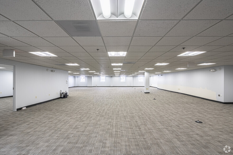 More Photos Of 2034 Eisenhower Ave, Alexandria Office For Lease